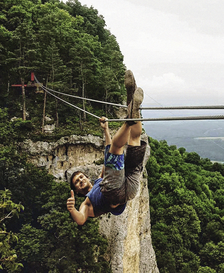 Extreme sports park in Mishoko – the zipline over the abyss is not for the faint-hearted.