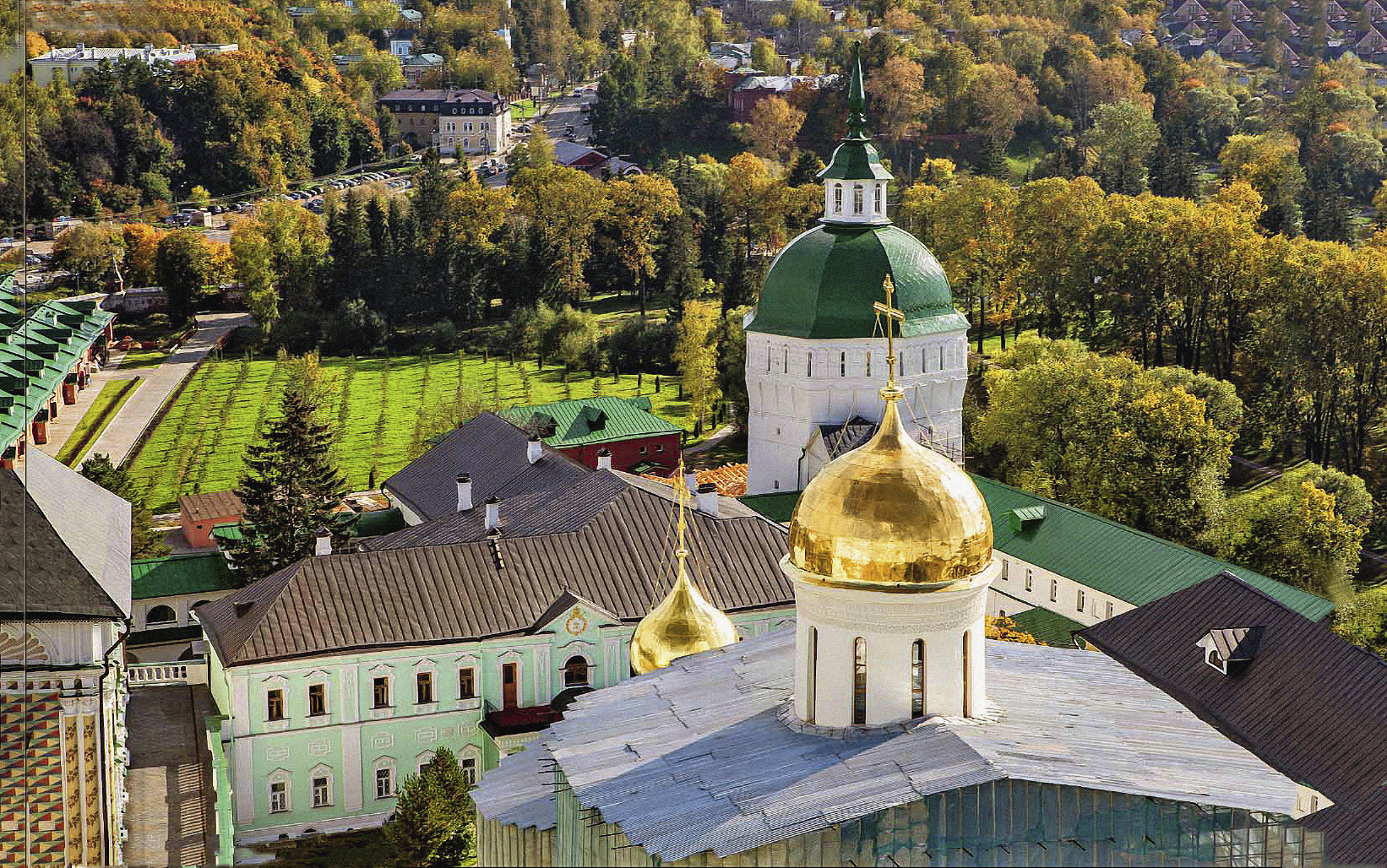 The Trinity Lavra was founded by St. Sergius of Radonezh in the 14th century, and grew to form a whole complex of churches, towers, monks’ cells, workshops, and hotels.